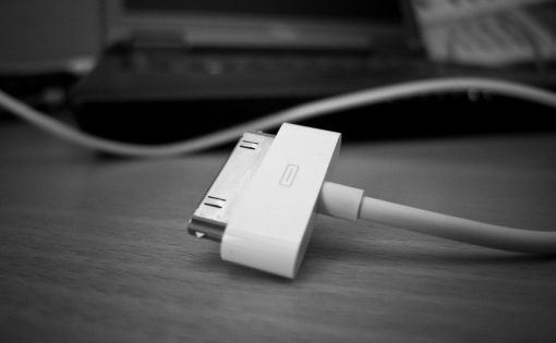 Как правильно заряжать iPhone?